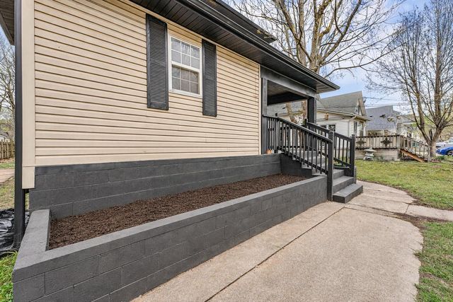 1885 N Douglas Avenue, Springfield, MO 65803