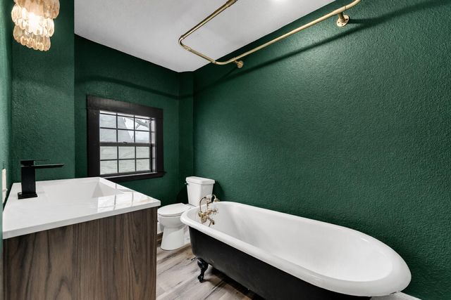 1885 N Douglas Avenue, Springfield, MO 65803