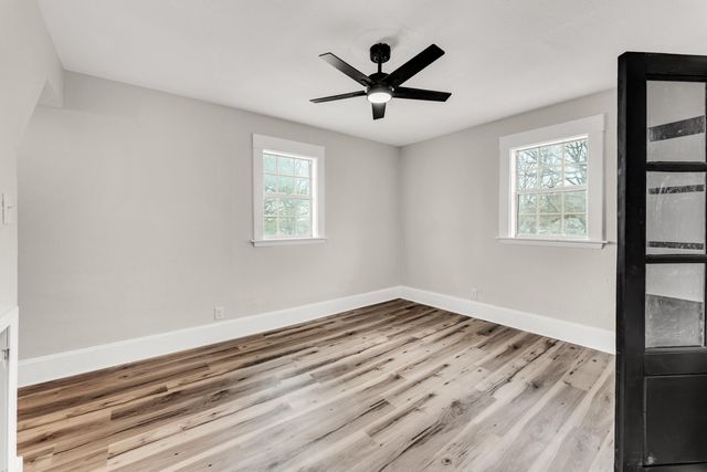 1885 N Douglas Avenue, Springfield, MO 65803