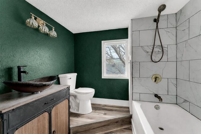 1885 N Douglas Avenue, Springfield, MO 65803