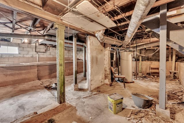 1885 N Douglas Avenue, Springfield, MO 65803