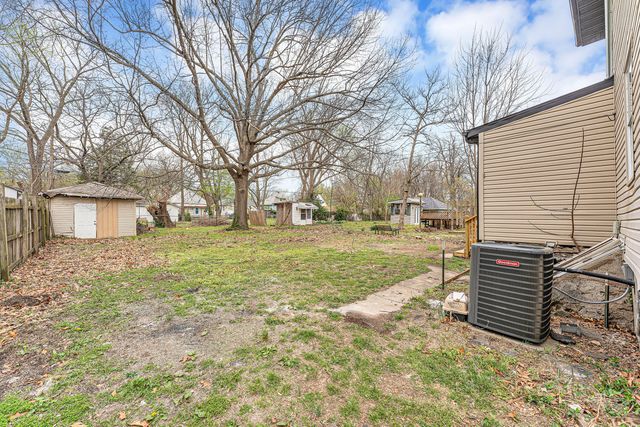 1885 N Douglas Avenue, Springfield, MO 65803