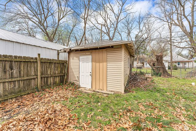 1885 N Douglas Avenue, Springfield, MO 65803