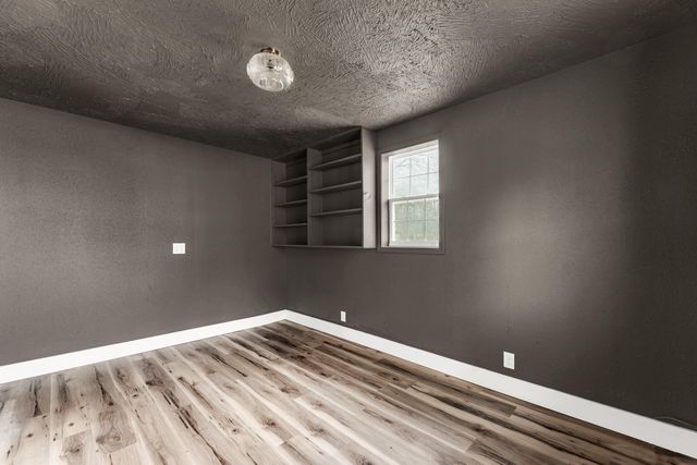 1885 N Douglas Avenue, Springfield, MO 65803