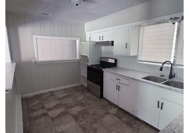 5923 Van Fleet Street, Houston, TX 77033