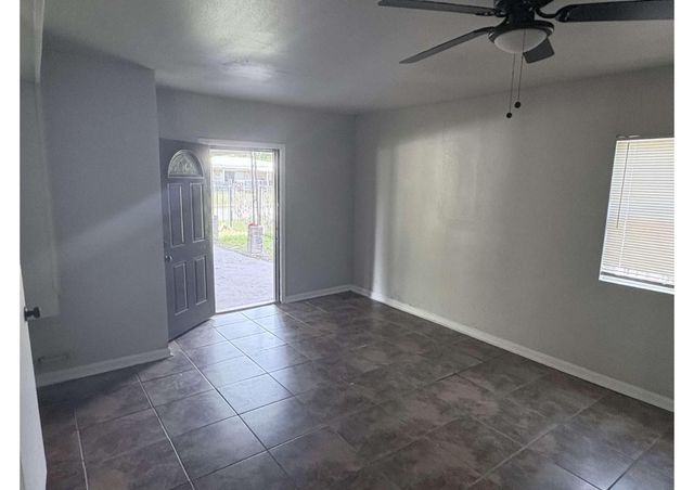 5923 Van Fleet Street, Houston, TX 77033