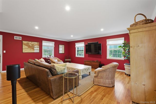 29 E Kinnicutt Road, Pound Ridge, NY 10576