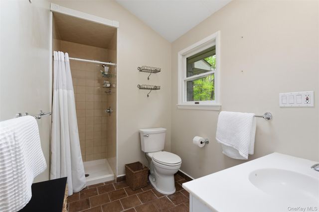 29 E Kinnicutt Road, Pound Ridge, NY 10576