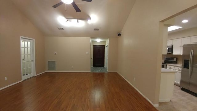9 N Deerfoot Circle, The Woodlands, TX 77380