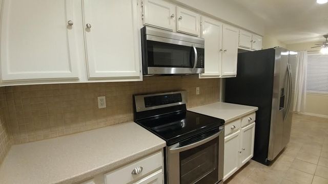 9 N Deerfoot Circle, The Woodlands, TX 77380