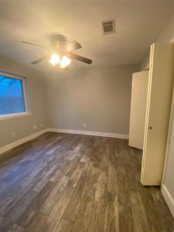 9 N Deerfoot Circle, The Woodlands, TX 77380