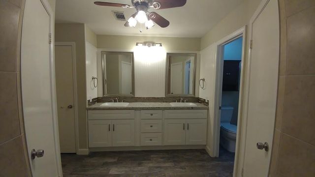 9 N Deerfoot Circle, The Woodlands, TX 77380