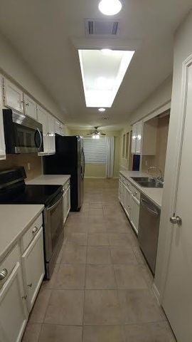 9 N Deerfoot Circle, The Woodlands, TX 77380