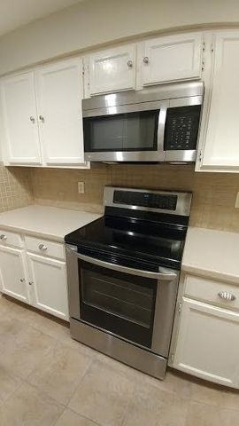 9 N Deerfoot Circle, The Woodlands, TX 77380