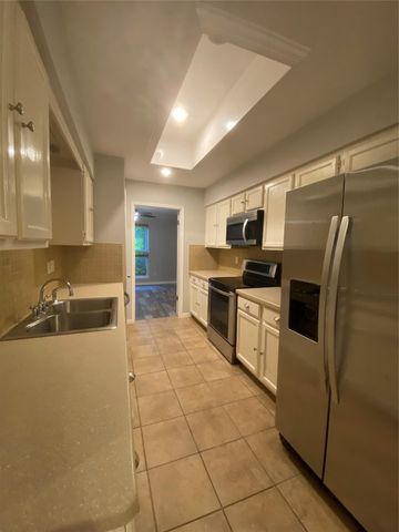 9 N Deerfoot Circle, The Woodlands, TX 77380