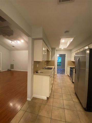 9 N Deerfoot Circle, The Woodlands, TX 77380