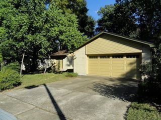 9 N Deerfoot Circle, The Woodlands, TX 77380