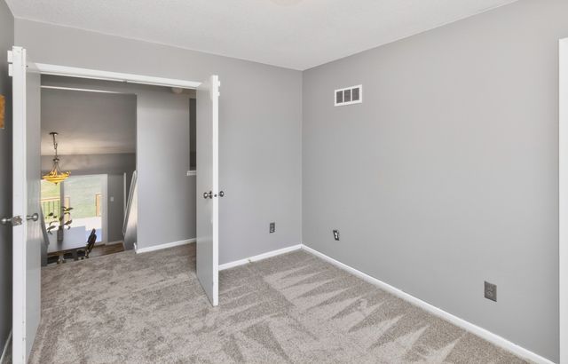 8003 N Walnut Creek Drive, Urbandale, IA 50322