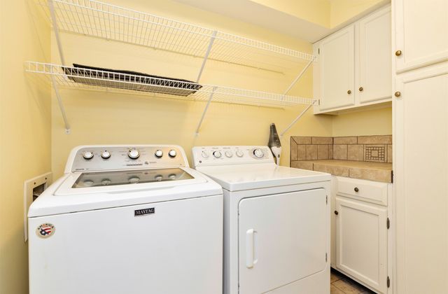 8003 N Walnut Creek Drive, Urbandale, IA 50322