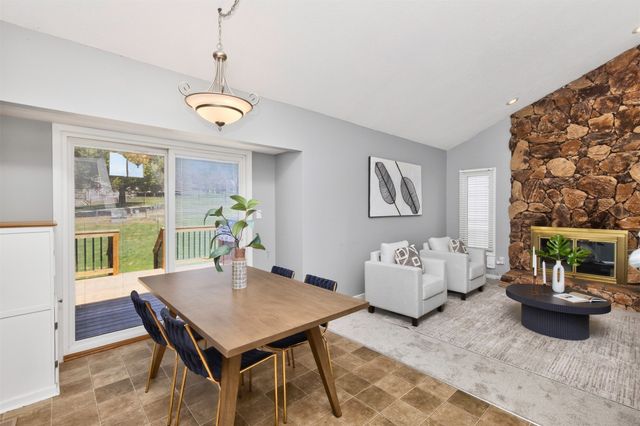 8003 N Walnut Creek Drive, Urbandale, IA 50322