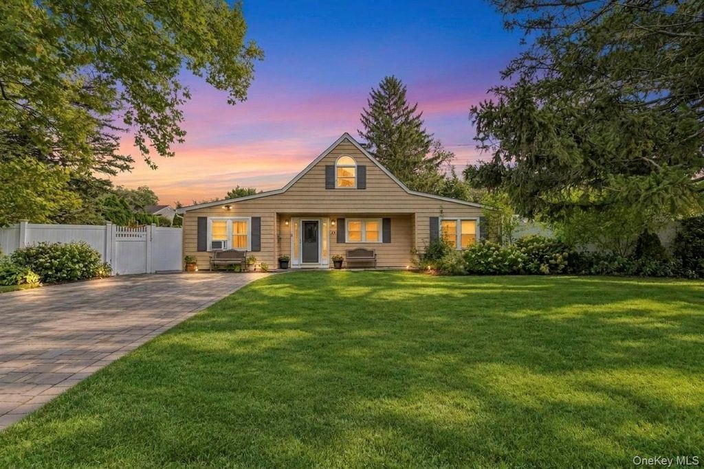 54 Pacific Avenue, Deer Park, NY 11729 — photo 2