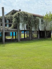 1067 East Road, Crystal Beach, TX 77650