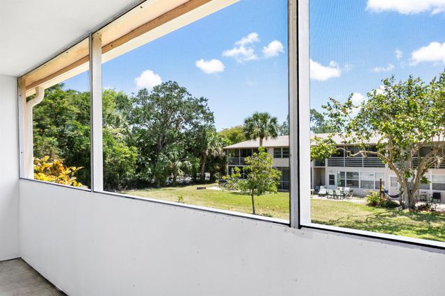 92 Hastings F, West Palm Beach, FL 33417