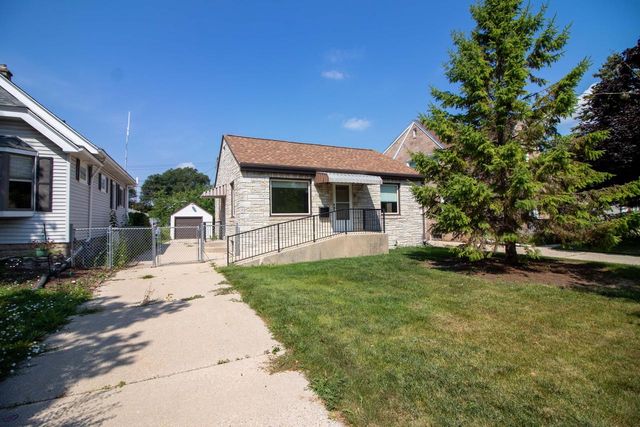 1131 S 109th STREET, West Allis, WI 53214