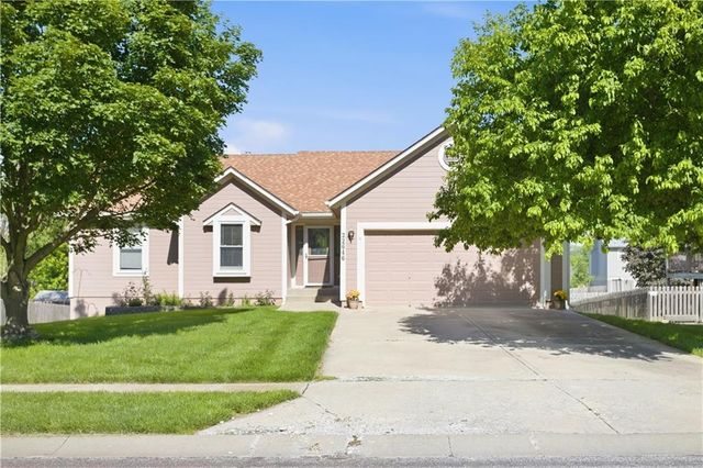 22646 Washington Avenue, Spring Hill, KS 66083