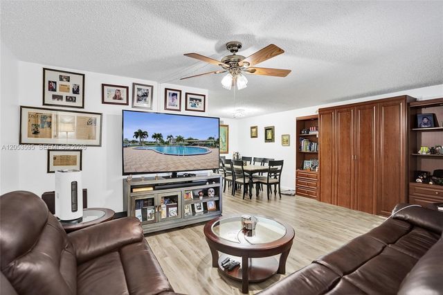208 Greenbrier C 208, West Palm Beach, FL 33417