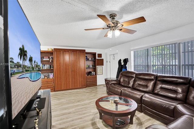 208 Greenbrier C 208, West Palm Beach, FL 33417