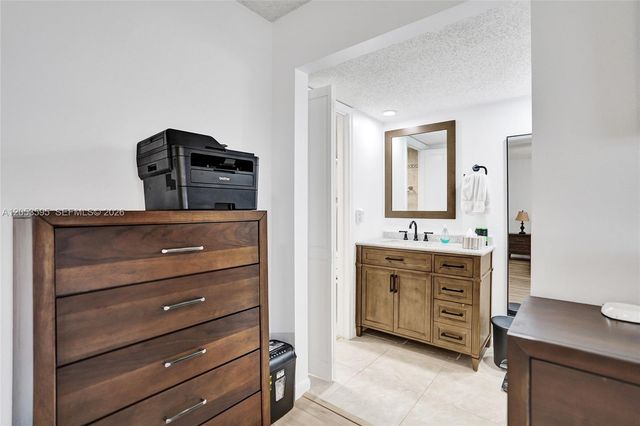 208 Greenbrier C 208, West Palm Beach, FL 33417