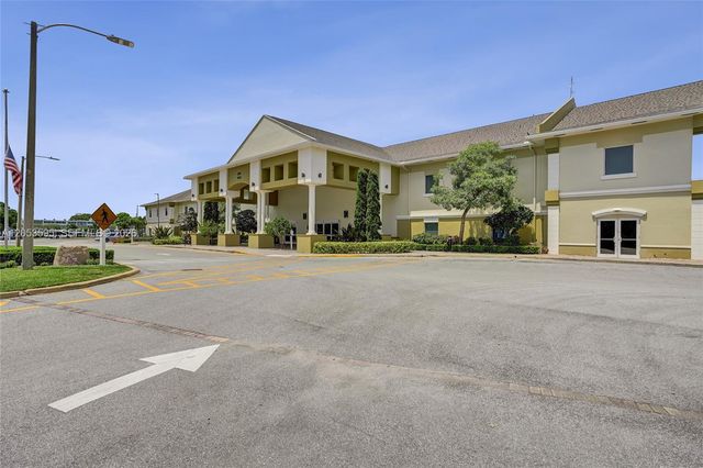 208 Greenbrier C 208, West Palm Beach, FL 33417