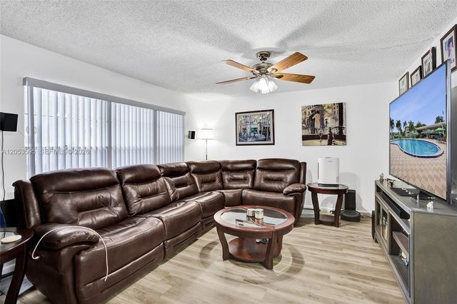 208 Greenbrier C 208, West Palm Beach, FL 33417