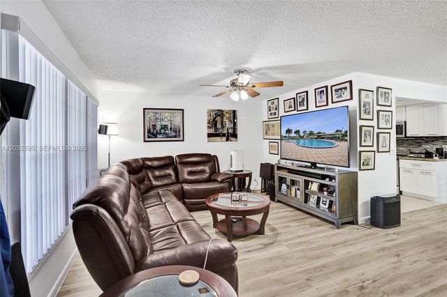 208 Greenbrier C 208, West Palm Beach, FL 33417