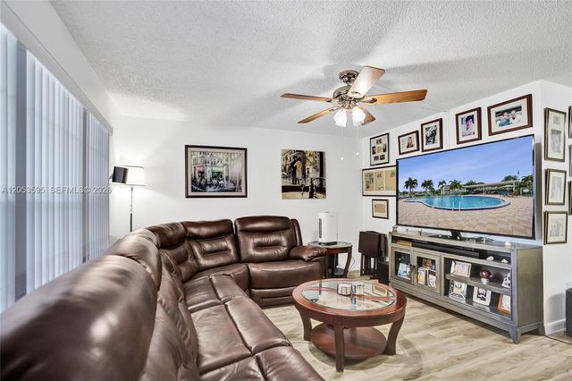 208 Greenbrier C 208, West Palm Beach, FL 33417