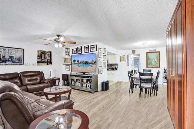 208 Greenbrier C 208, West Palm Beach, FL 33417