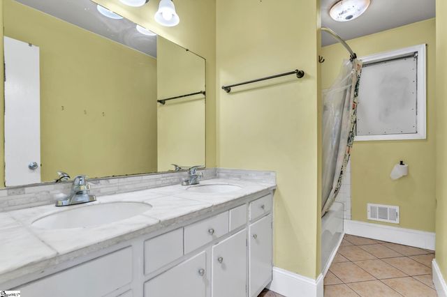 2601 E Lee Road, Taylors, SC 29687