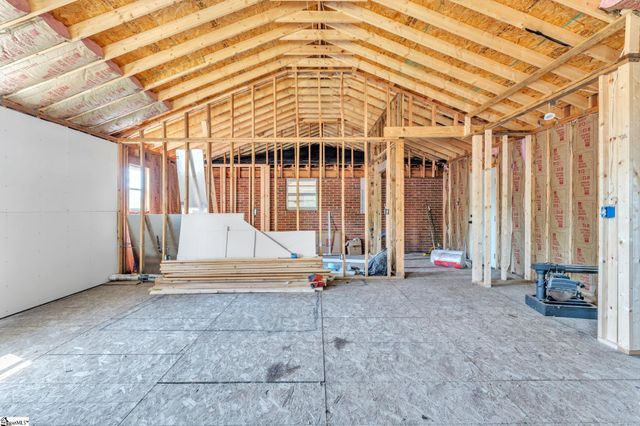 2601 E Lee Road, Taylors, SC 29687