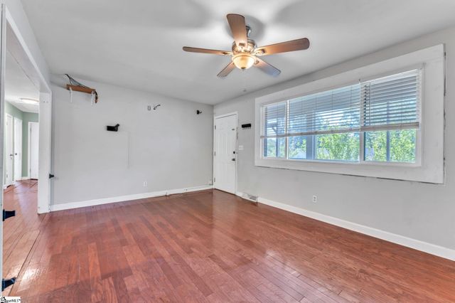 2601 E Lee Road, Taylors, SC 29687