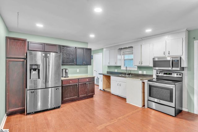 2601 E Lee Road, Taylors, SC 29687