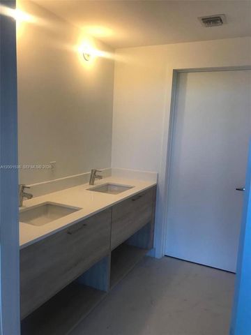 16385 Biscayne Blvd. 1902, North Miami Beach, FL 33160