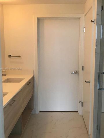 16385 Biscayne Blvd. 1902, North Miami Beach, FL 33160