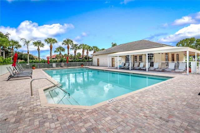 1677 Morning Sun LN E-22, Naples, FL 34119
