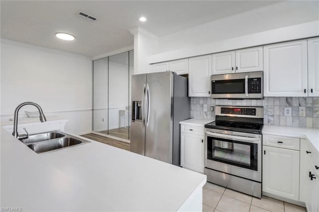 1677 Morning Sun LN E-22, Naples, FL 34119