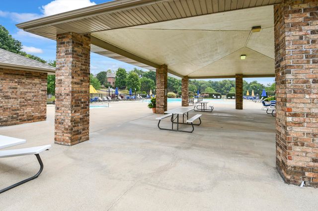 5381 S Newton Avenue, Springfield, MO 65810