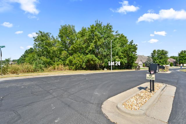 5381 S Newton Avenue, Springfield, MO 65810