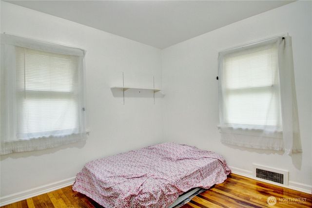 1135 E Orange Avenue, Burlington, WA 98233