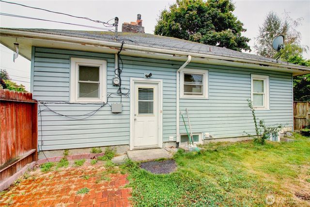1135 E Orange Avenue, Burlington, WA 98233