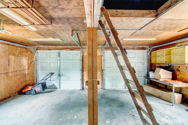 1135 E Orange Avenue, Burlington, WA 98233